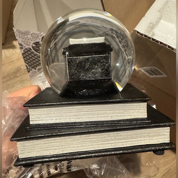 TAYLOR SWIFT THE TORTURED POETS DEPARTMENT SNOWGLOBE - Picture 9 of 16